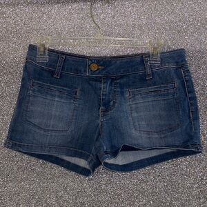 3/4 Maurice’s shorts